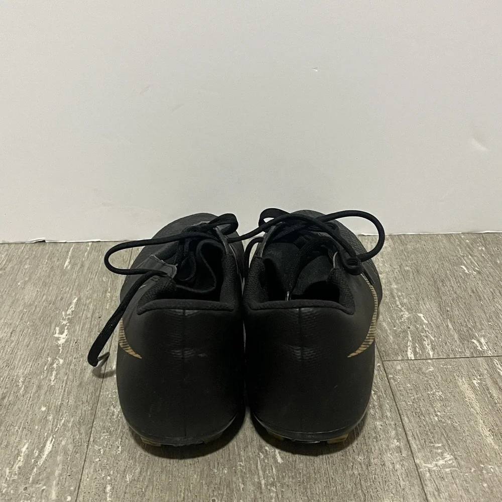 Nike Soccer Phantom Venom Shoes Size 5.5